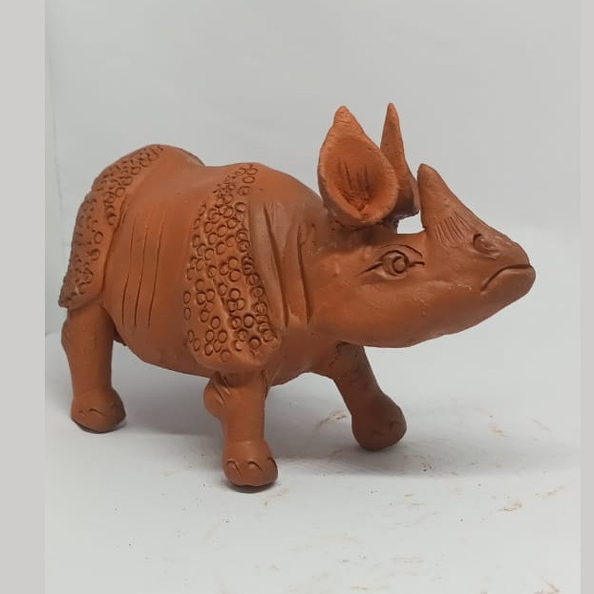 asharikandi-rhino-figurine-medium